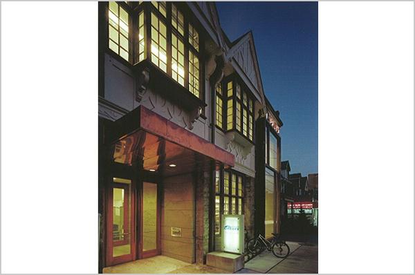 Pape Danforth Public Library (1 of 3)